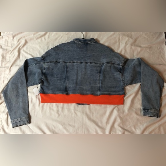 AKIRA WOMEN'S CROPPED DISTRESSED DENIM JACKET SIZE: 1X - Picture 2 of 10